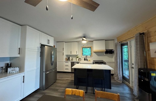 Kenora Cabin | Amazing sunsets and fishing 🎣 on this lakefront cabin just minutes from Kenora!