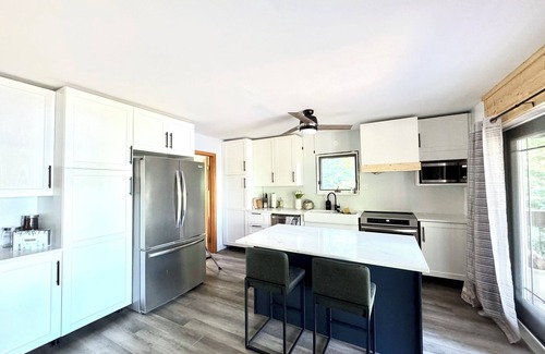 Kenora Cabin | Amazing sunsets and fishing 🎣 on this lakefront cabin just minutes from Kenora!