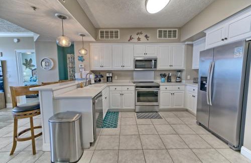 Thomas Drive Apartment | Amazing Tropical Condo with Complimentary Beach Chairs and Umbrellas - Unit 0706