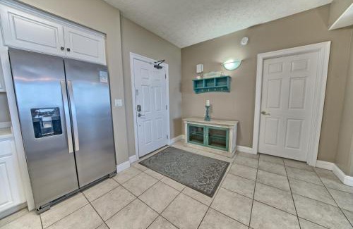 Thomas Drive Apartment | Amazing Tropical Condo with Complimentary Beach Chairs and Umbrellas - Unit 0706
