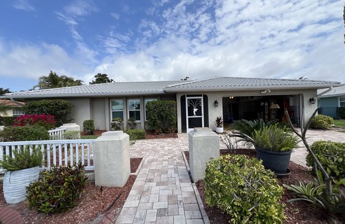 Laurel House | Amazing updated 2/2 Nokomis home with heated pool!