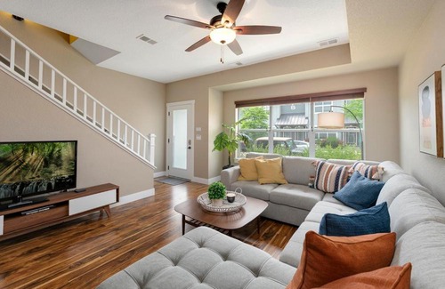 Old Town North House | Amazing Urban Townhome near Breweries and River!