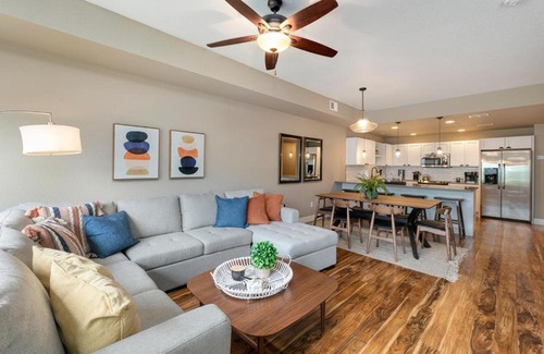 Old Town North House | Amazing Urban Townhome near Breweries and River!