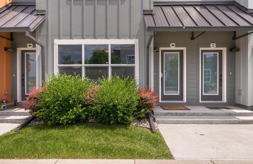 Old Town North House | Amazing Urban Townhome near Breweries and River!