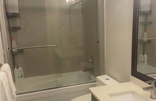 Upper Ten Oaks House | Amazing Valley View - modern 2 bedroom suite