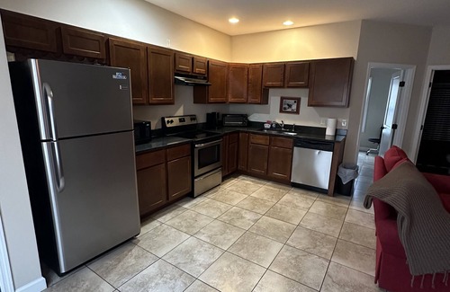 Bloomington House | Amazing Value- Spacious Townhouse Unit Walking Distance from DT Bloomington