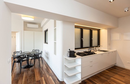 Rione XVIII Castro Pretorio Apartment | Amazing Via Parigi 2 with Balcony