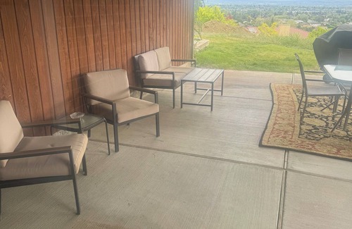 Yakima Apartment | Amazing view! 2 Bedrooms, pool table, BBQ, patio!