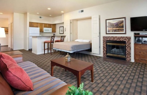 Nice Apartment | Amazing View of Clear Lake and Mountains