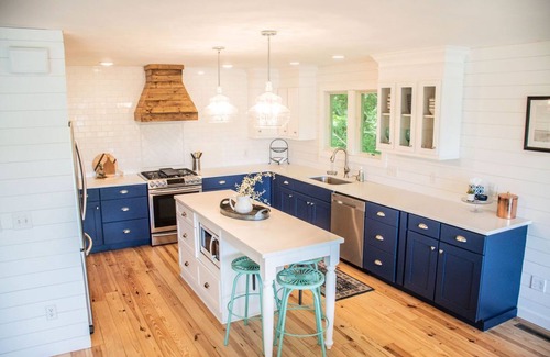 Montague House | Amazing Views All Seasons White Lake/Channel, Easy walk to Lake Michigan!