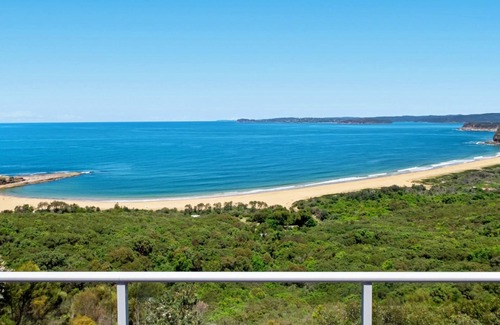 Killcare Heights House | Amazing views, whale watching and close to Bells