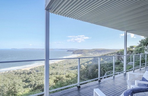 Killcare Heights House | Amazing views, whale watching and close to Bells