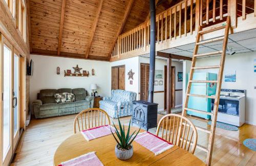 Great Cacapon House | Amazing Views, Hot Tub, WiFi, Deck, & Fire Pit!