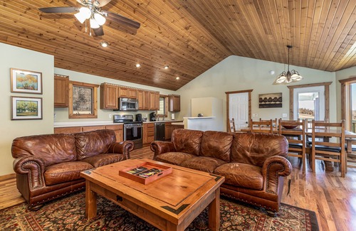 The Galena Territory House | Amazing Views of Cogan Valley ~ Fire Pit, Hot Tub, NOW Pet Friendly!