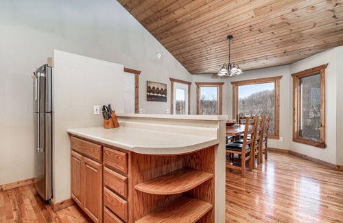 The Galena Territory House | Amazing Views of Cogan Valley ~ Fire Pit, Hot Tub, NOW Pet Friendly!