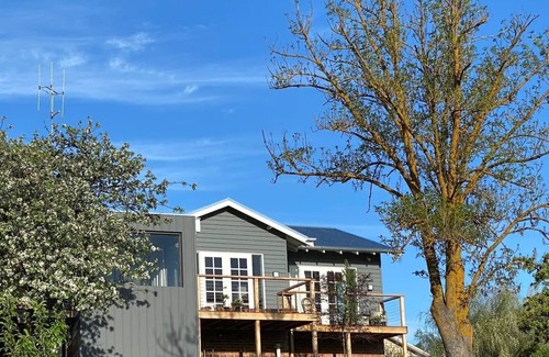 Clunes Cottage | Amazing views over iconic Mount Beckworth.