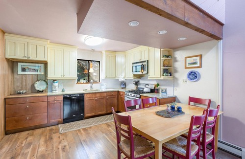 Idlewild Estates House | Amazing Views - Wrap-Around Deck - Secluded Home