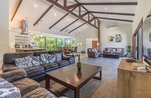 Tamarindo House | Amazing Villa inside Exclusive Resort- Sleep 16 in 5 bedrooms
