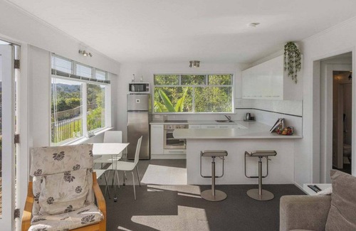 Tairua Cottage | Amazing Water Views from the Harbour Masters Cottage! 2 mins walk to the beach