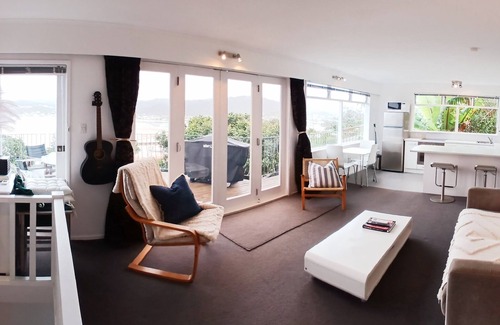 Tairua Cottage | Amazing Water Views from the Harbour Masters Cottage! 2 mins walk to the beach