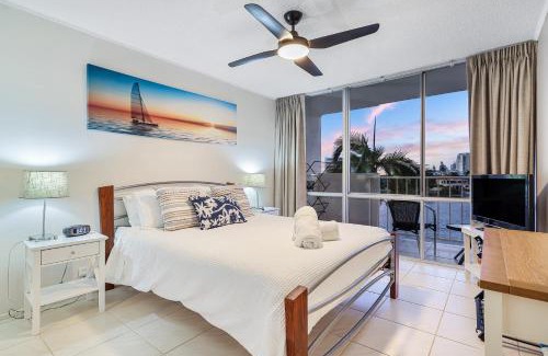 Surfers Paradise Apartment | Amazing Water Views Surfers Paradise