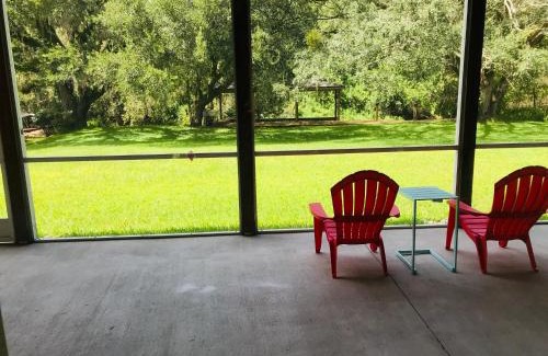 Historic Downtown Kissimmee Apartment | Amazing Waterfront Apt near Disney and Lake Tohoa