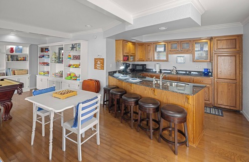 Bella Vista House | Amazing Waterfront Family Home+Game Room+2 Kitchens+Firepit+Kayaks+Boat Dock