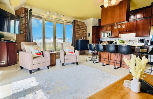 Sandusky Condo | Amazing Waterfront Getaway! Breathtaking Sunsets!