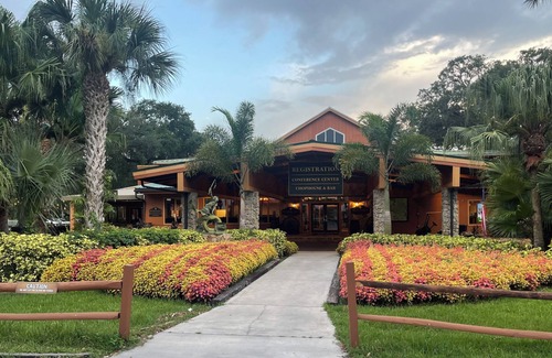 River Ranch RV Rental | Amazing Waterfront Site at River Ranch RV Resort