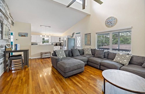 Spring Hill House | Amazing Waterfront Home for your Perfect Vacation!