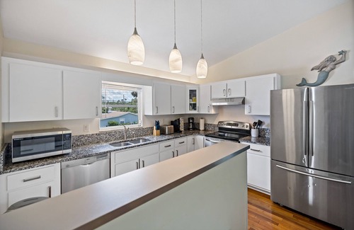 Spring Hill House | Amazing Waterfront Home for your Perfect Vacation!