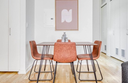 Wicker Park Apartment | Amazing Wicker Park 2BR w/ W/D, 2 blocks to Blue Line, by Blueground