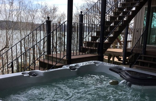 Beaver Shores House | Amazing year-round lake view retreat with hot tub!