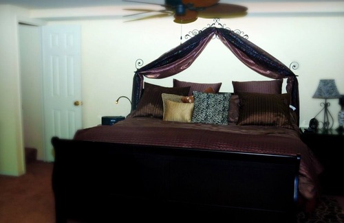 Beaver Shores House | Amazing year-round lake view retreat with hot tub!