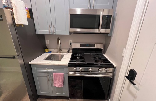 Bridgeport Apartment | Amazingly Cozy Comfort Downtwn, Amphitheater, 2 min ferry & train station