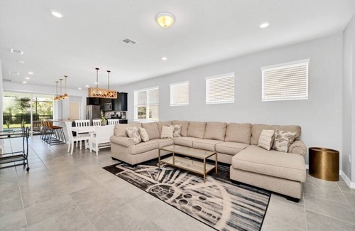 Loughman Villa | Amazingly Decorated 5 Bedroom 5 Bathroom Villa on Solterra