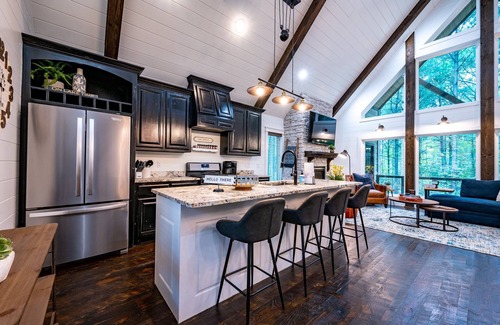 Broken Bow Cabin | AmazingSpecials/Views/PoolTable/HotTub/Gorgeous/SonicIce/AirFryer!