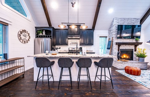 Broken Bow Cabin | AmazingSpecials/Views/PoolTable/HotTub/Gorgeous/SonicIce/AirFryer!