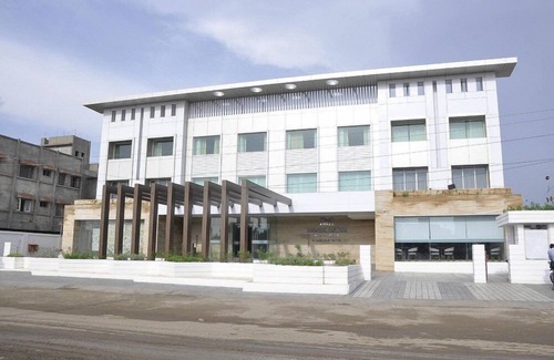 Gandhidham Hotel | Ambar Sarovar Portico
