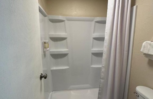 Perryton Hotel | Ambassador Inn