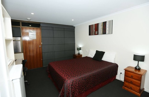 South Gladstone Hotel | Amber Lodge Motel
