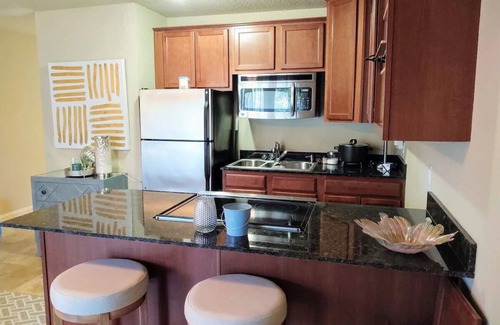 Mid America Condo | Amber's Luxe on the Lake