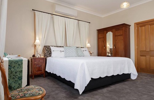Wattle Grove Bed & Breakfast | Ambience on Huon B&B