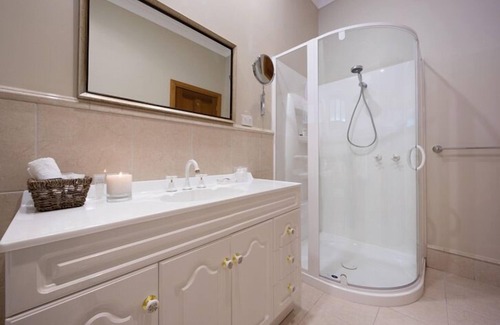 Wattle Grove Bed & Breakfast | Ambience on Huon B&B