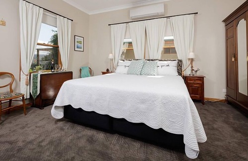 Wattle Grove Bed & Breakfast | Ambience on Huon B&B