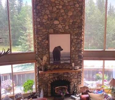 Canmore Bed & Breakfast | Ambleside Lodge Bed & Breakfast