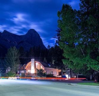 Canmore Bed & Breakfast | Ambleside Lodge Bed & Breakfast