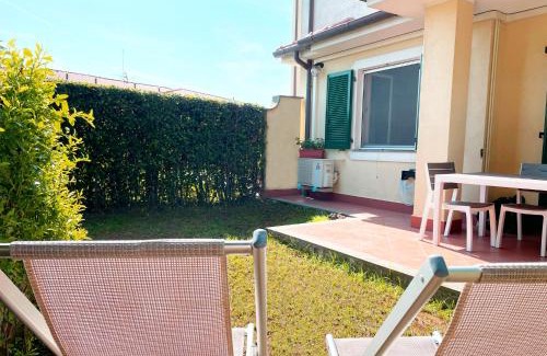 Porto Recanati Apartment | Ambra by Ermosa - con giardino e sdraio - a 300 m dal mare