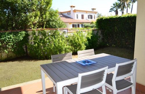Porto Recanati Apartment | Ambra by Ermosa - con giardino e sdraio - a 300 m dal mare