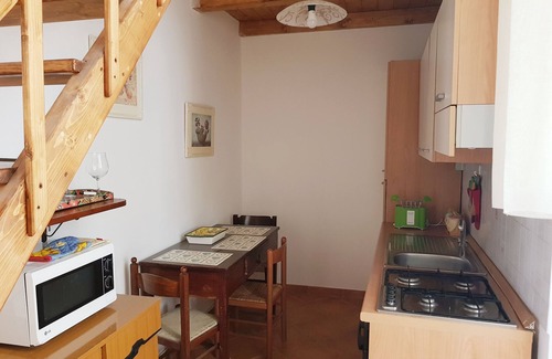 Tropea Apartment | Ambra: centre, wi fi, 5min. walk beach, 10 min walk train station
